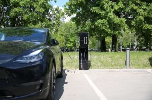 Установка зарядок для электромобилей может стать обязательной в новостройках Москвы